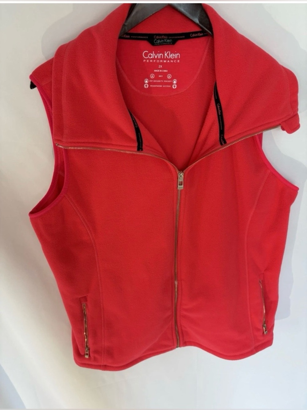 Calvin Klein Women's Performance Sleeveless Fleece Vest Audio Access XXL Coral